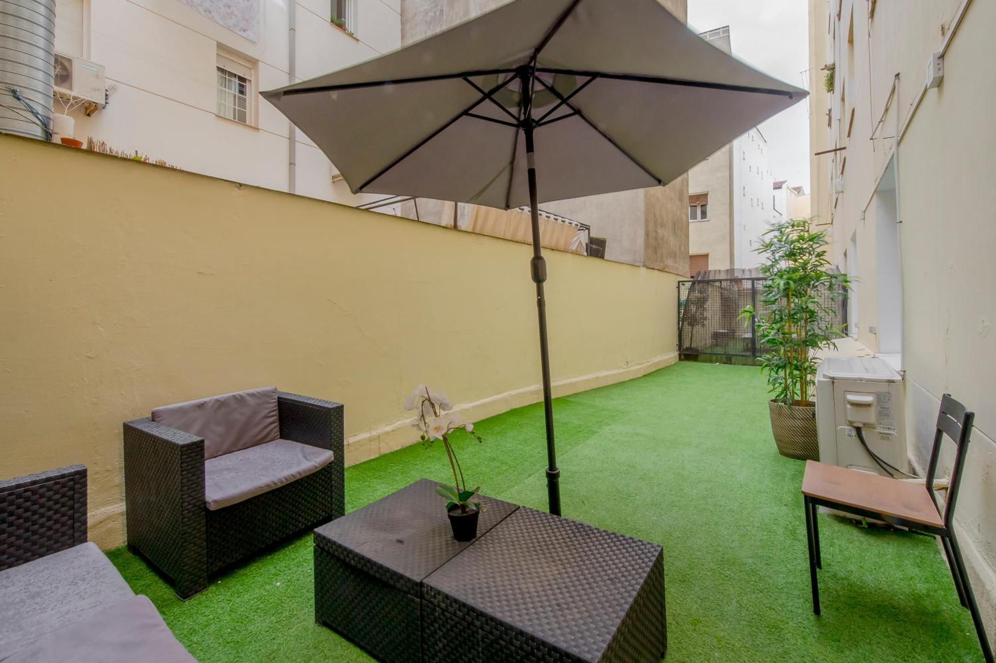 Acogedor Apt 3 Habitaciones Y Terraza En El Centro De Madrid — Photos 1
